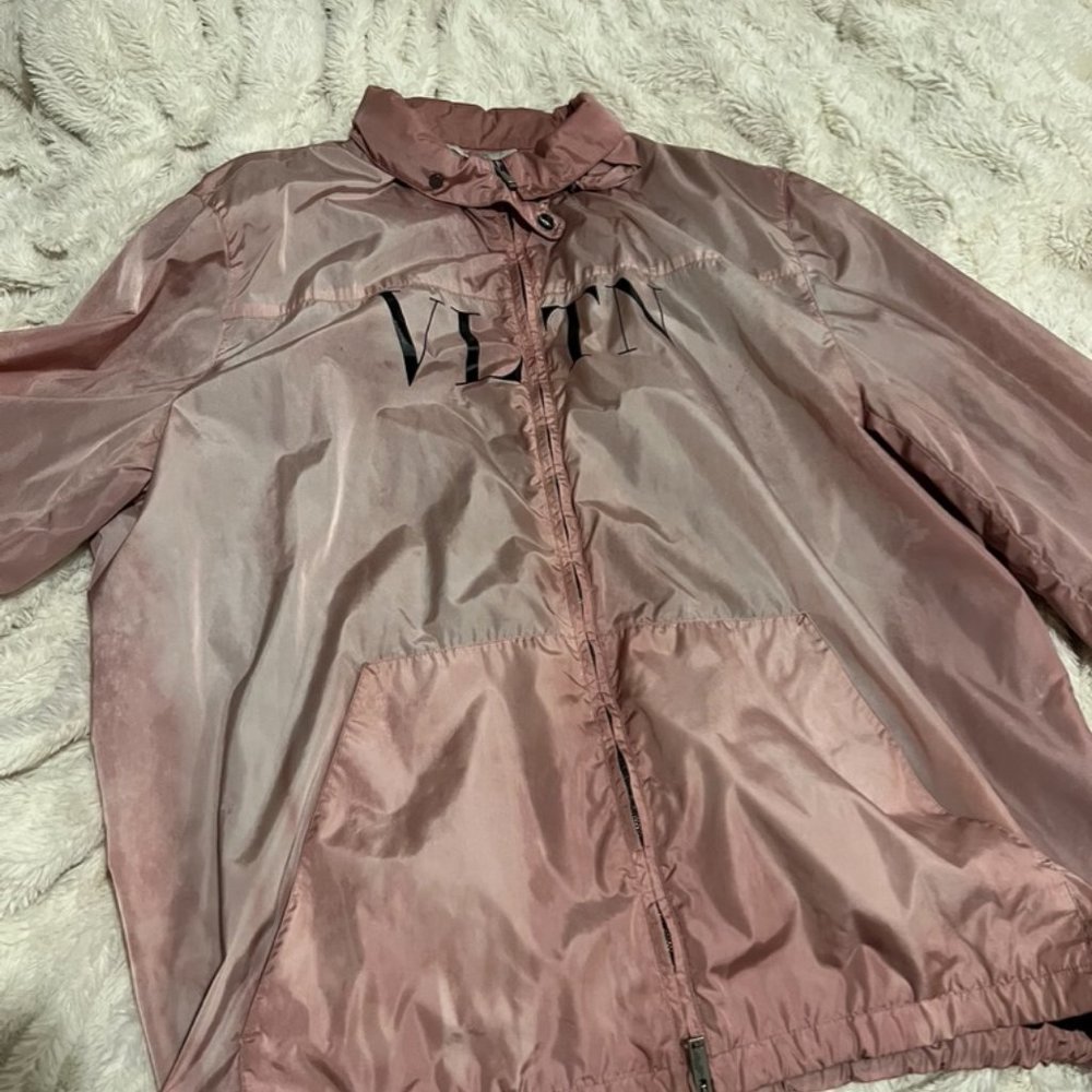 VLTN Valentino Garavani Windbreaker in Pink. Detachable Hood. Size L